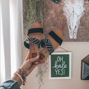 DOLCE VITA • sandals